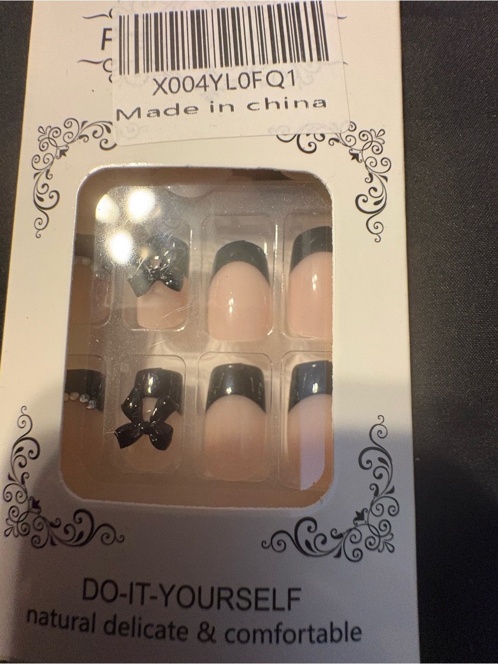 Press-On Nail Set with Black French Tips and Bows